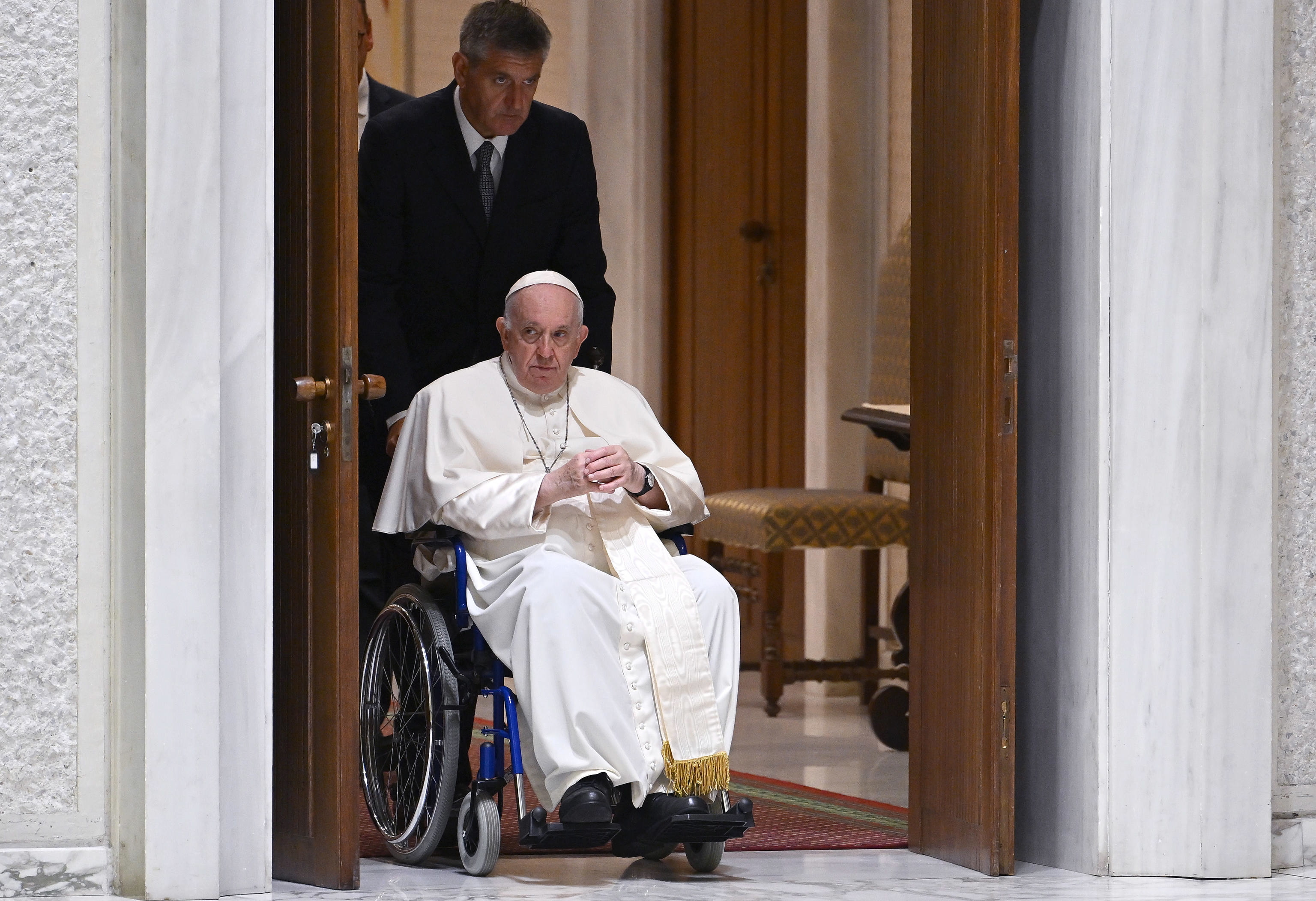 El papa Francisco asiste a su audiencia semanal en el Vaticano el 24 de agosto de 2022.