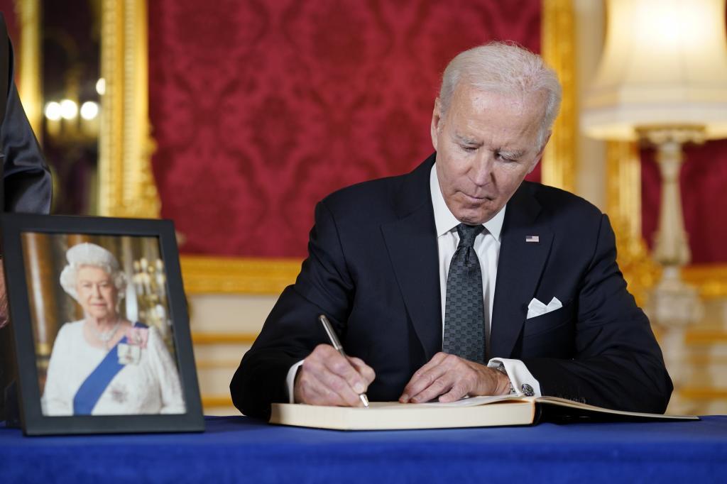 Biden, ayer, en Londres, por el funeral de Isabel II: