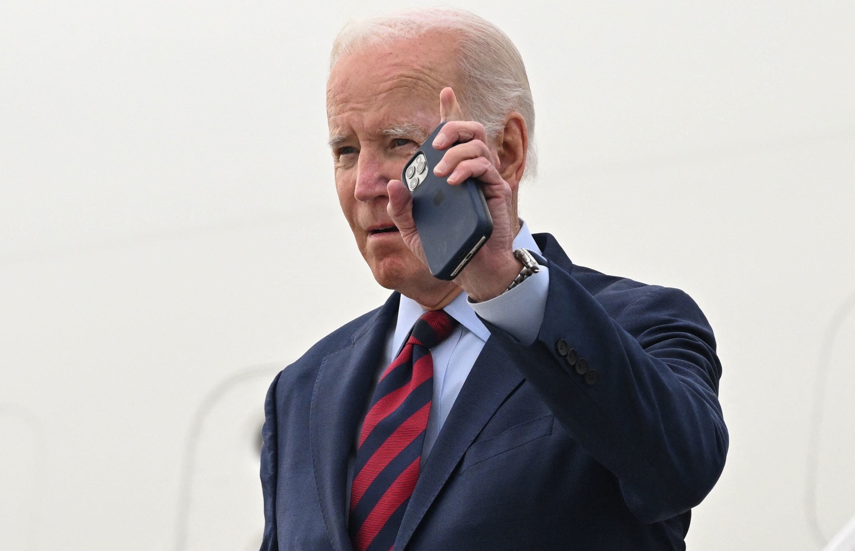 Joe Biden, en el aeropuerto de Los 