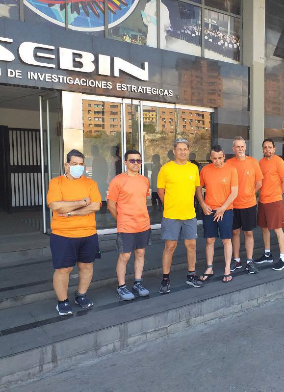 Ejecutivos de Citgo a las puertas del Sebin, en Caracas.