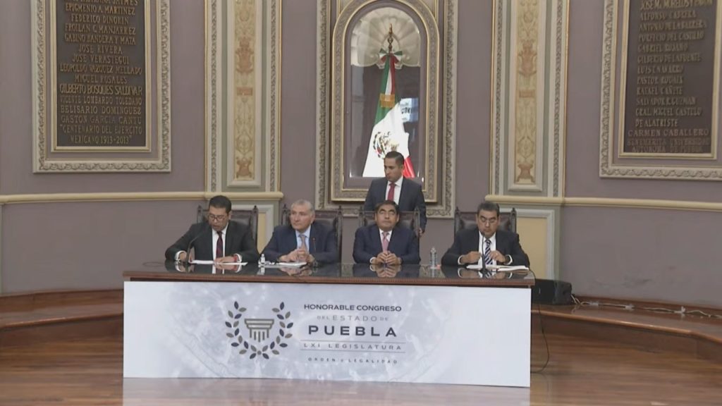 Adán Augusto en el Congreso del Estado de Puebla