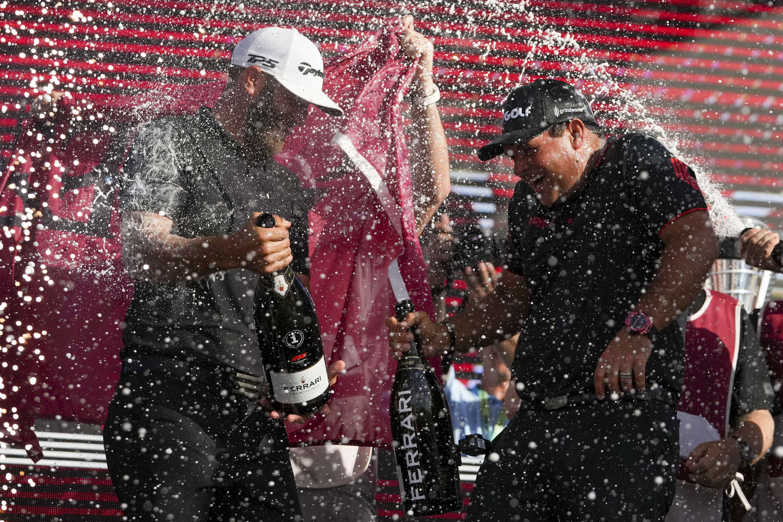 Dustin Johnson celebra el final de temporada, el pasado domingo.