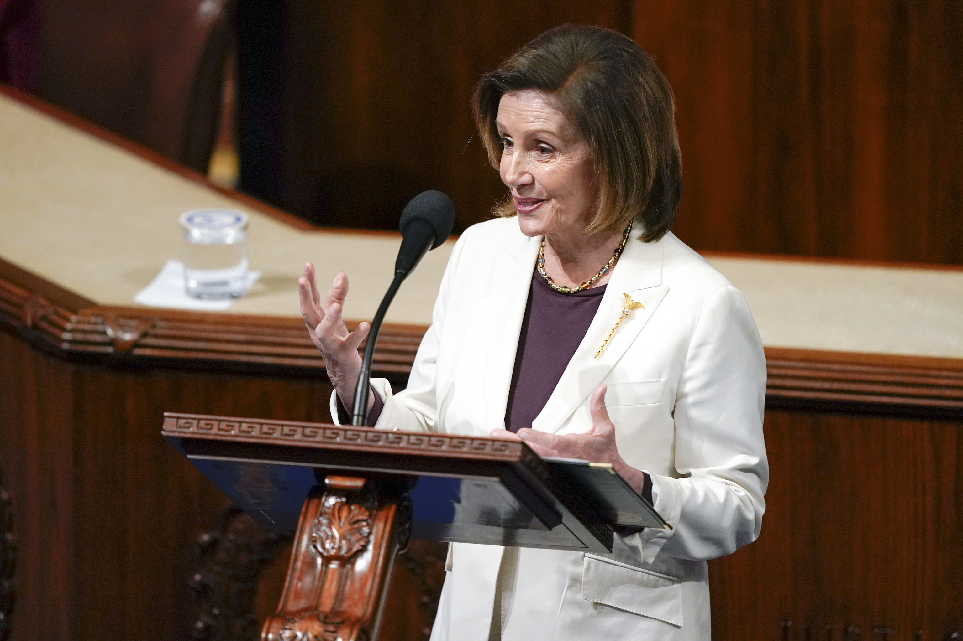 Nancy Pelosi habla en el Capitolio, este jueves.