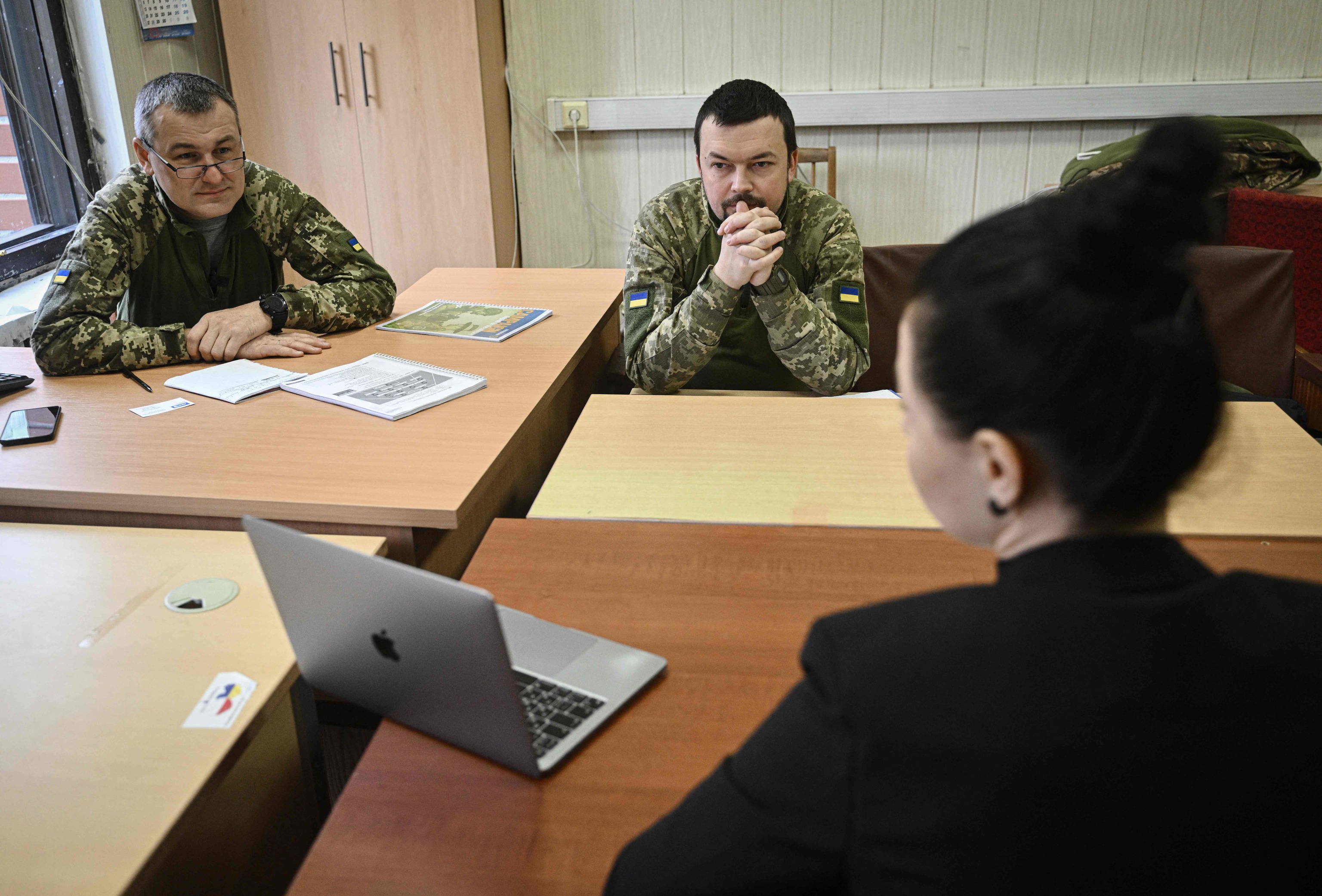 Dos militares de Ucrania, en clase de ingl