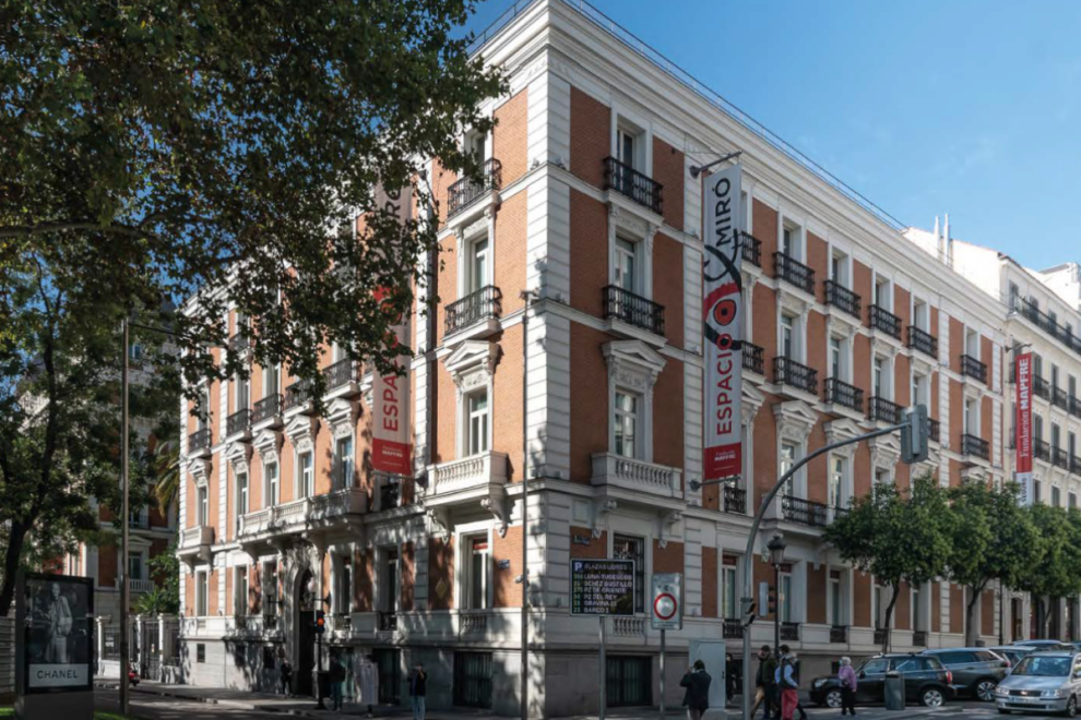 Mapfre ilumina la historia y los secretos del Palacio de Elduayen, su joya de la corona. Un libro recorre la apasionante historia de la sede de la compañía aseguradora en el Paseo de Recoletos de Madrid. El Palacio de Elduayen, en la esquina de Recoletos con Bárbara de Braganza, en Madrid.