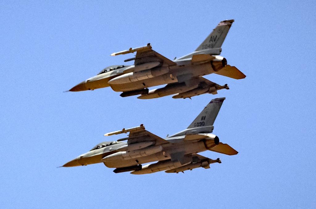 Foto de archivo de aviones de combate F-16 de la Fuerza A