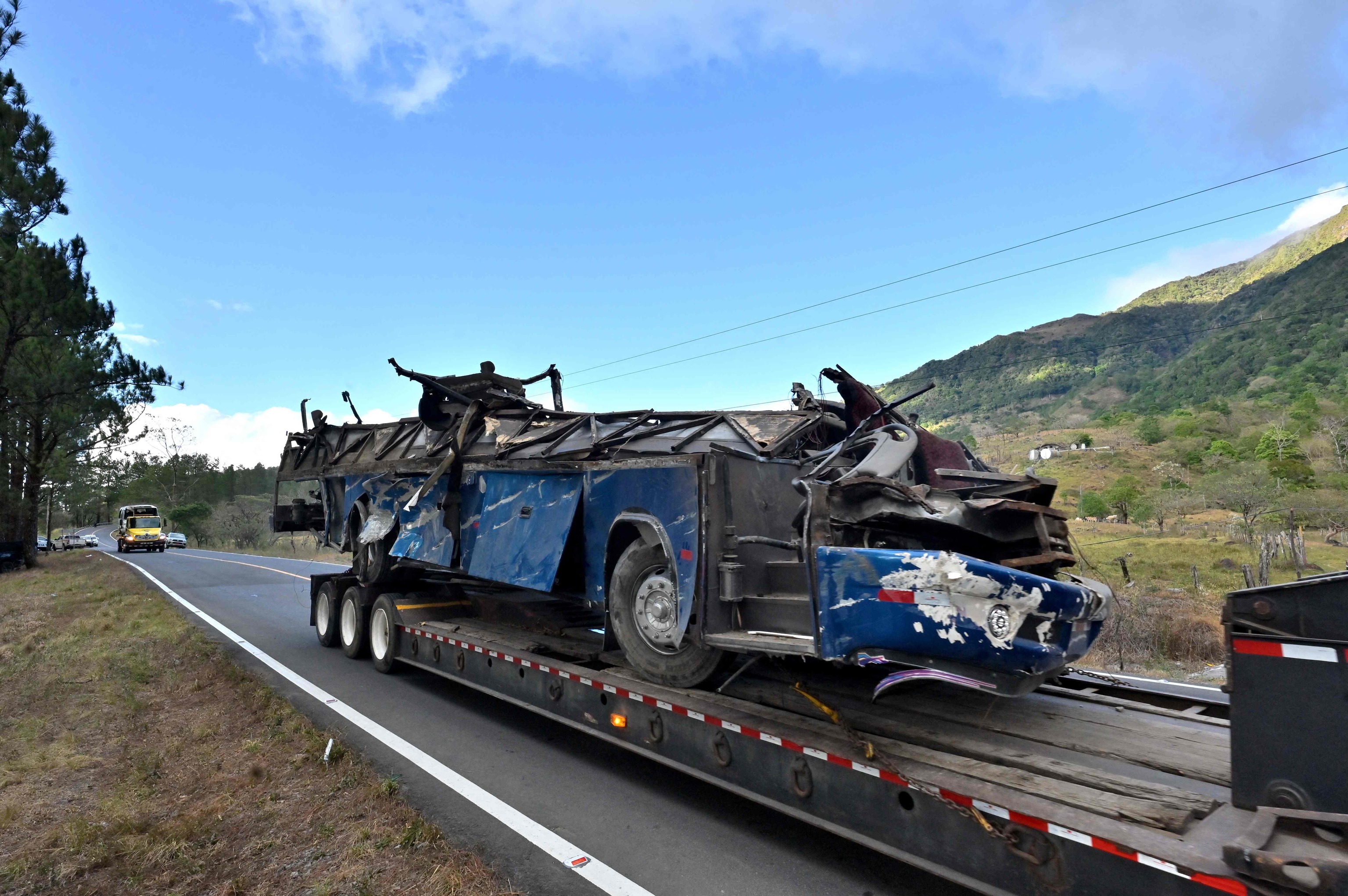 Retirada del autobús accidentado