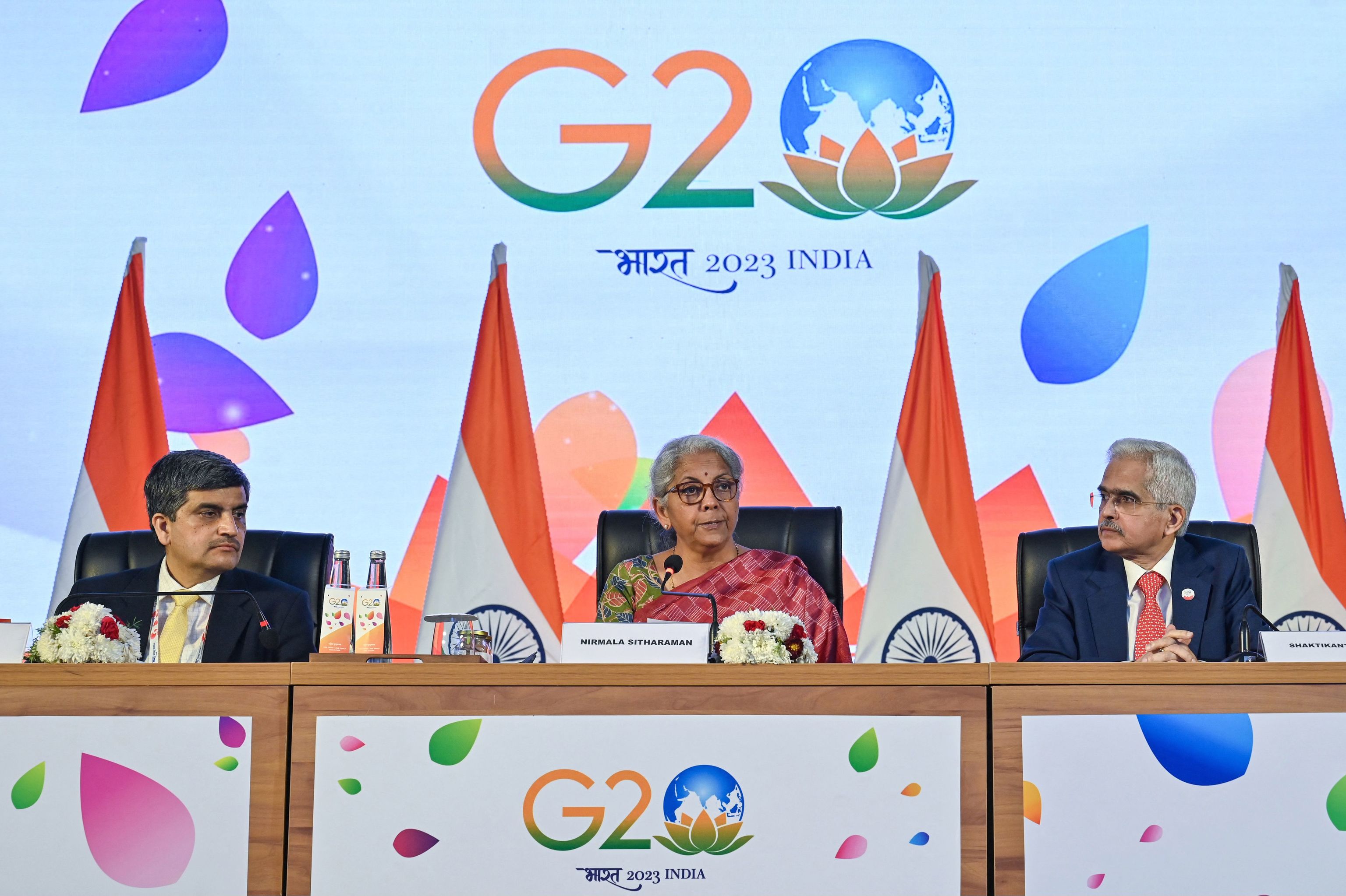 La ministra india de Finanzs, Nirmala Sitaraman, en el centro, durante la reunión del G20.