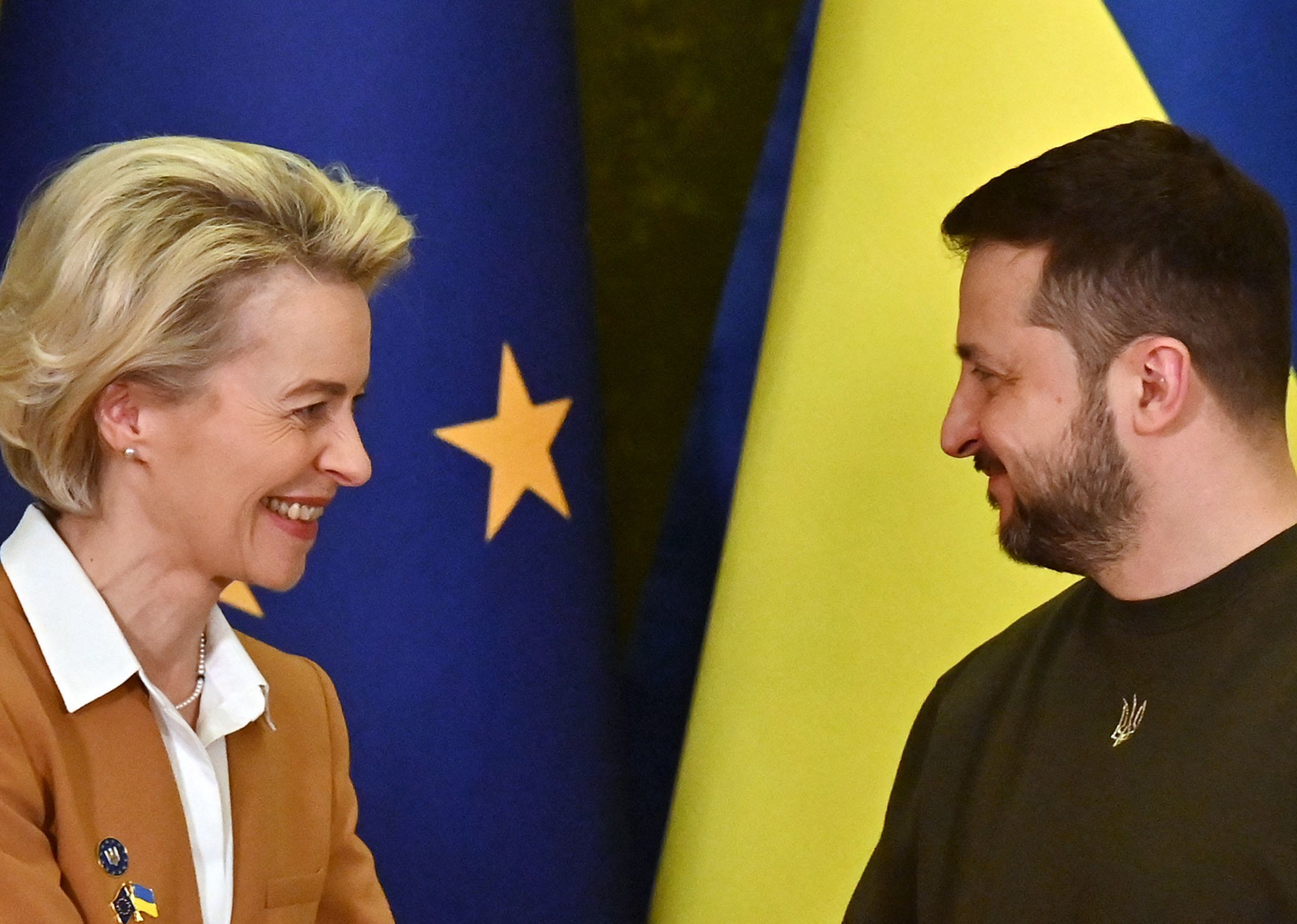 Ursula von der Leyen y Volodimir Zelenski, en Kiev, este viernes.