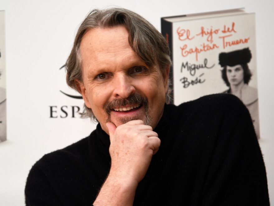 Miguel Bosé en la presentación de su libro en 2021