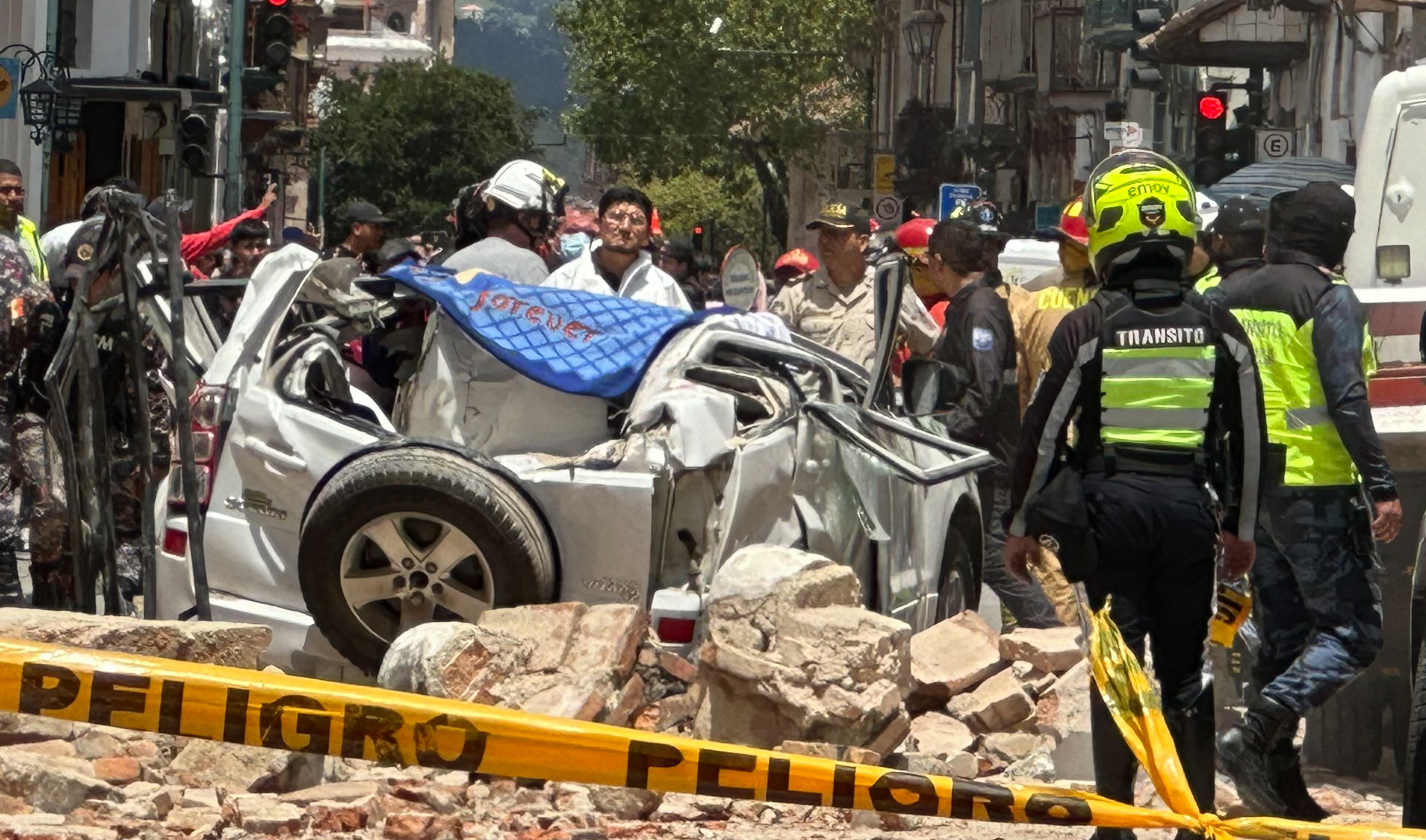 Destrozos en Cuenca (Ecuador), por el terremoto.