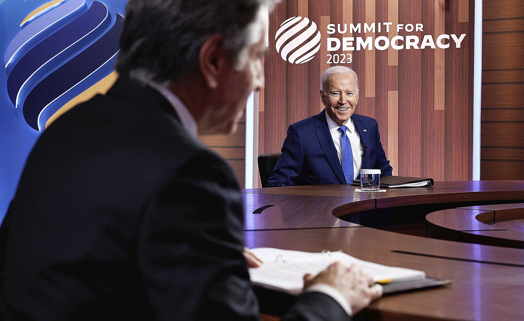 Biden y Blinken, durante la Cumbre para la Democracia, ayer, en Washington.