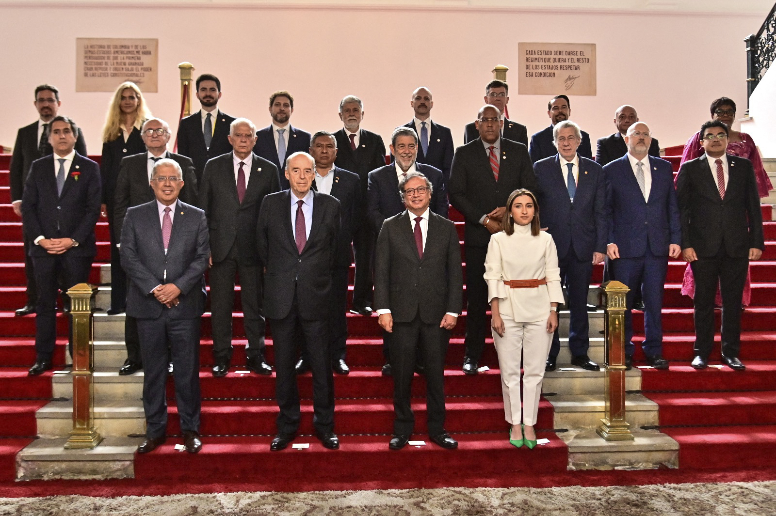 Foto de familia de la apertura de la cumbre.