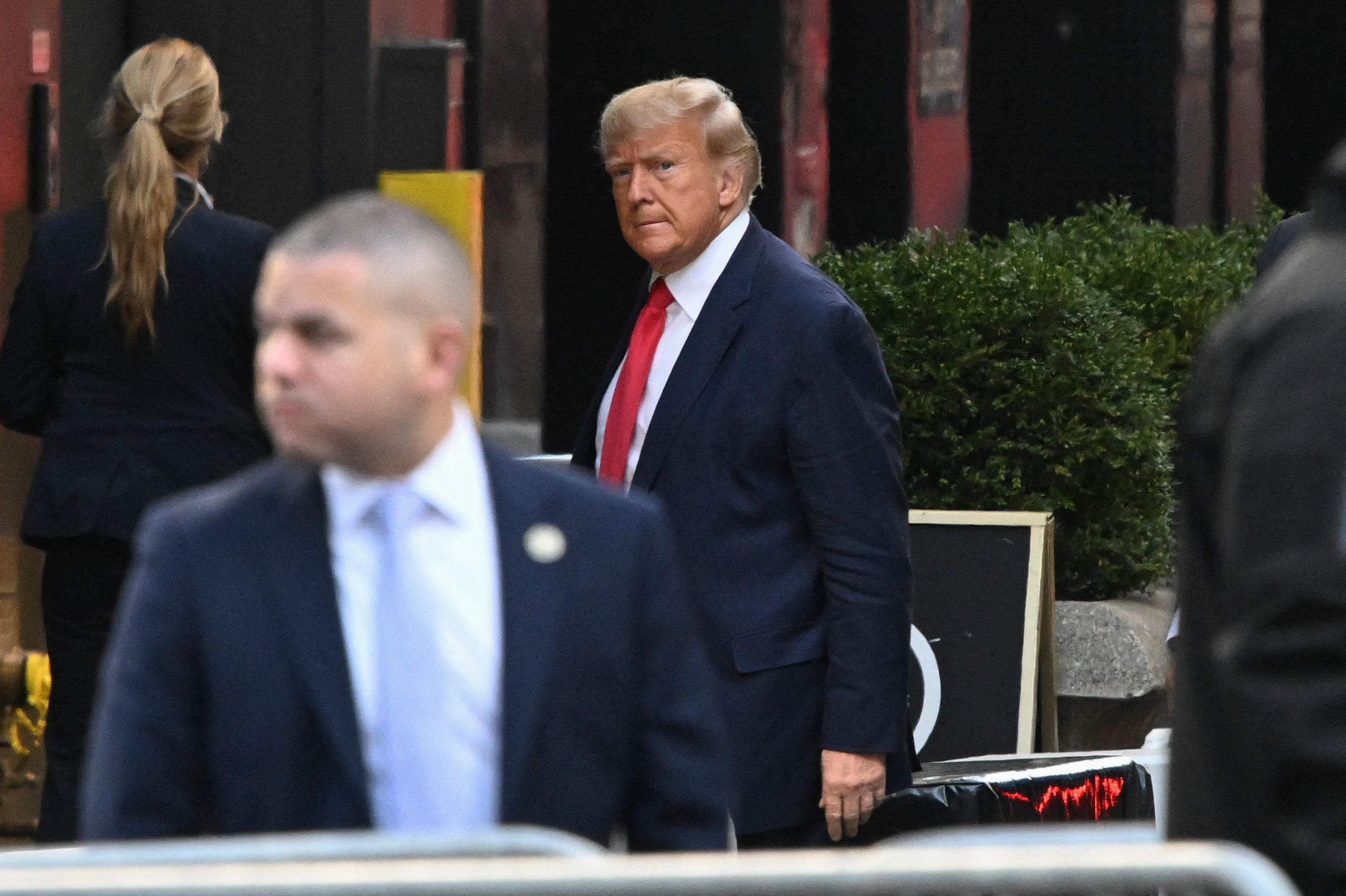 Donald Trump llega a la Torre Trump, en Nueva York, este lunes.