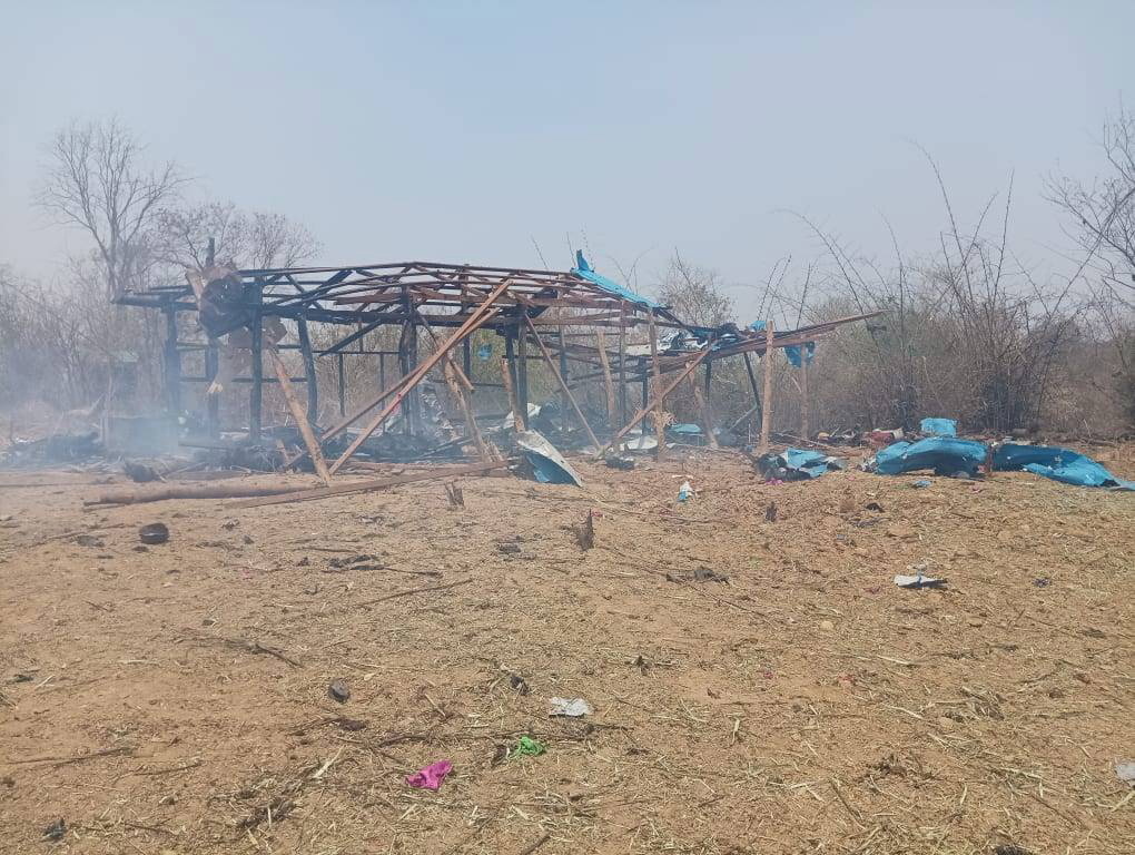 Un edificio es destruido tras el ataque a