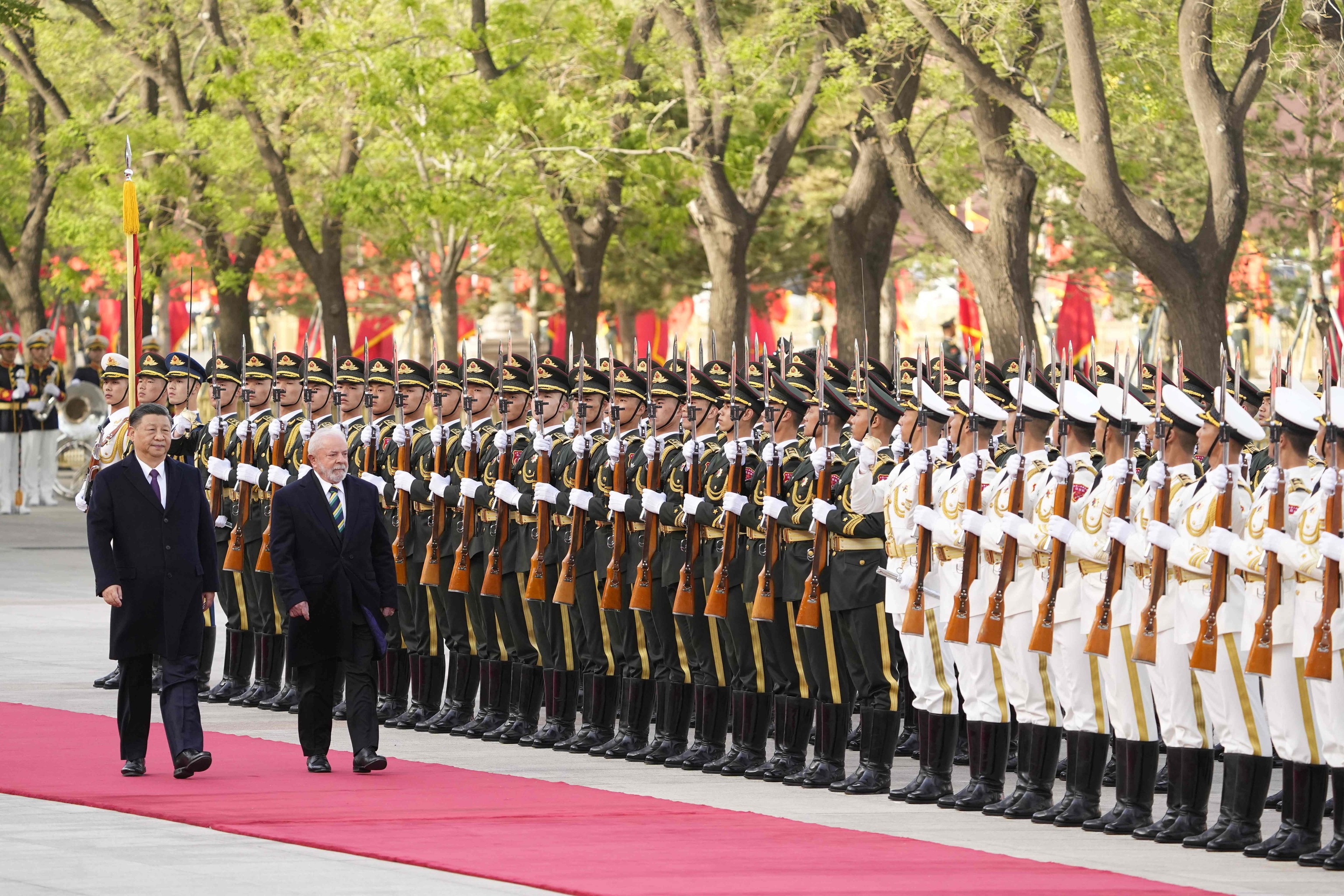 Xi Jinping y Lula da Silva asisten a un acto en el Gran Sal