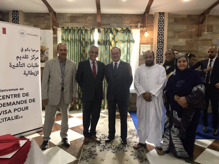 El embajador italiano en Argelia durante la inauguración del consulado en Tindouf (Argelia)